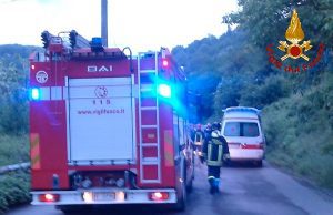 Rientra a casa, si sente male e si ribalta in auto: morto 39enne