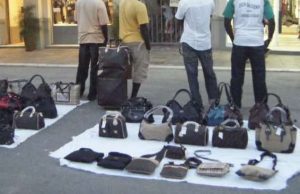 Nella rossa Cogoleto successo raccolta firme FdI: per la legalità e contro abusivi