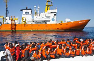 Aquarius con aiuto Guardia costiera e Marina andrà in Spagna