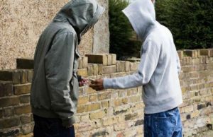 Genova capitale italiana dello spaccio di droga: rapporto Ministero dell’Interno Movida, ragazzine fanno sesso con nordafricani in cambio di droga?