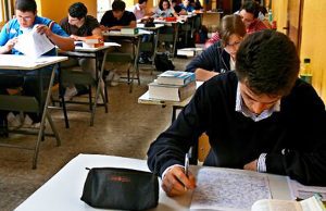 Scuola, al via la prima prova scritta per mezzo milione di studenti