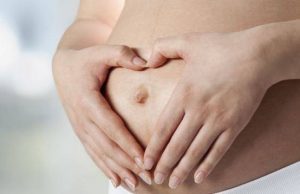 Polemiche a Sarzana, sindaco uscente Cavarra (Pd) riconosce figlio di due papà