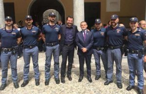 Salvini domani incontra i poliziotti accoltellati da ecuadoriano: difesa sempre legittima