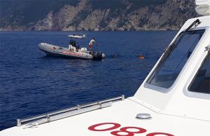 Vigili del fuoco si immergono sul relitto dello yacht a Porto Venere