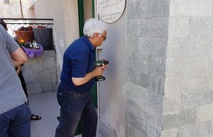 Rovegno, spuntano i raccoglitori di mozziconi installati dal sindaco