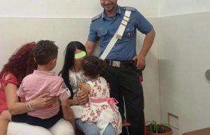 Bimbi rapiti ridati alla mamma italiana: arrestato papà tunisino appena sbarcato a Genova