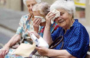 Genova, parziale dietrofront: anziani non lasciati più in balìa dei richiedenti asilo