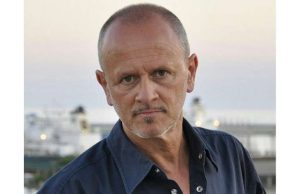 Il comico Carlo Denei presenta il suo ultimo libro