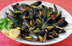 Le cozze sono pericolose mangiate crude… e se sono cotte?