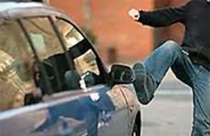 Litiga con la fidanzata e rovina auto in sosta: torinese denunciato Danneggiano mezzi in sosta: due genovesi identificati e denunciati