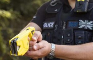 Salvini: sperimentazione taser anche a Genova. Sbugiardati on. Bagnasco e Cassinelli Uso del taser alla polizia locale della Spezia: parte la sperimentazione