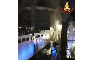 A fuoco nave militare al Muggiano, VVF sul posto | Aggiornamento
