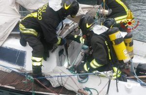 Soccorso di una barca vela davanti a Bergeggi