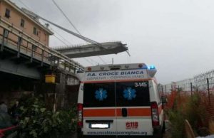 Scontro frontale in via Perlasca: tre feriti in codice giallo al Villa Scassi