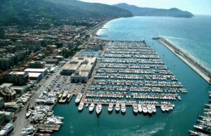 Lavagna, dormono e mangiano a sbafo in hotel: denunciata coppia di italiani