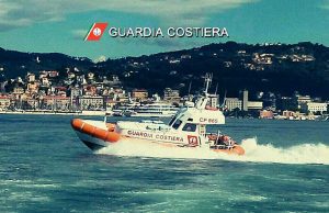 Si ferisce con le eliche della propria imbarcazione, soccorso dalla capitaneria