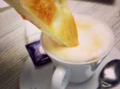 A fugàssa into capuçìn, röba da rinscemelî!?