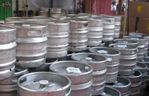 Cinque ragazzini rubano futo birra e postano su Facebook filmato: presi