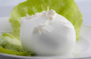 Mozzarella di bufala italiana ritirata in Francia per Listeria: RASFF rischio grave