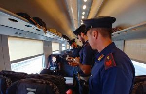 2020, un anno di lavoro per la Polizia Ferroviaria ligure Su Intercity senza mascherina, esibisce certificato di negatività ma non basta