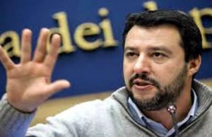 Caso Diciotti. Evacuati 16 migranti ammalati. A Treviso denuncia per Matteo Salvini