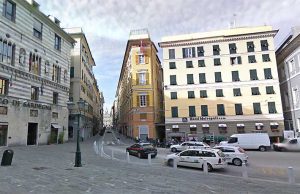 Via XXV Aprile, 50enne algerino ruba portafoglio in negozio: arrestato