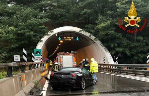 Ferrari si schianta sulla A6 a Millesimo | Foto