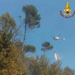 Incendio boschivo in zona Madonna di Montenero, case evacuate