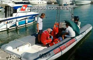 La Guardia Costiera soccorre donna a punta Corvo