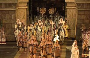 Migranti scritturati per l’Aida, Senarega: Teatro Carlo Felice vorrà risparmiare sul trucco?