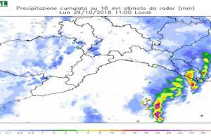 Ore 11: frane in Liguria, raffiche a 100 km/h e temporali a Levante. Ultimi bollettini Arpal