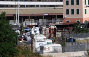 Bolzaneto, violenta lite tra nomadi: tre feriti. Intervento dei carabinieri