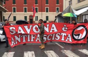 Migranti e Antifa in corteo: slogan contro Salvini. Sfila anche la sindaca Caprioglio