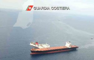 Emergenza ambientale finita, ripartita portacontainer speronata da traghetto tunisino