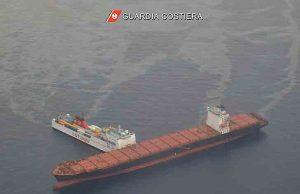 Collisione al largo della Corsica, al via recupero di inquinante | Video