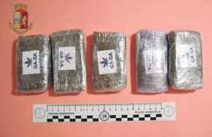 La polizia arresta a Ventimiglia 27enne con mezzo chilo di hashish