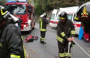 Auto in bilico sulle alture di Varazze | Video e Foto