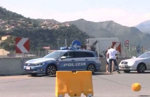 Mi uccido, manda la foto alla ex: salvato dalla Polizia Stradale Mi uccido e manda la foto alla ex, salvato dalla Polizia Stradale