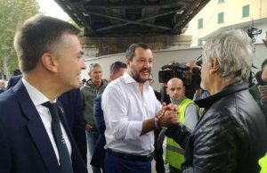 Salvini incontra sfollati, applausi e strette di mano: ricostruire al di là dei colori politici