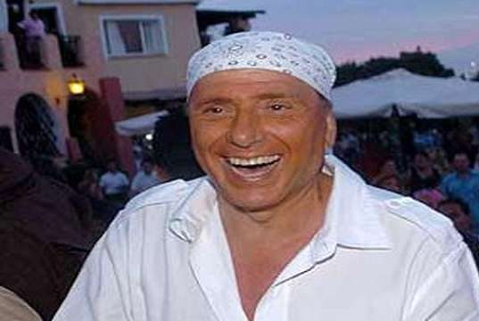 Scandalo escort Bari, Berlusconi rinviato a giudizio. L’accusa: pagò Tarantini per mentire