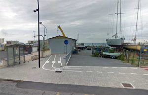 Gru cade su capannone cantiere navale a Vado