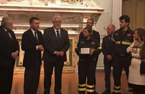 Sant’Eligio, Associazione Gioiellieri di Genova premia i VVF per il loro impegno