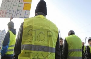 A Sanremo gruppo di gilets jaunes in corteo