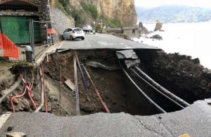 Sp 227 inghiottita dal mare, Viacava: entro Natale nuovo passaggio pedonale