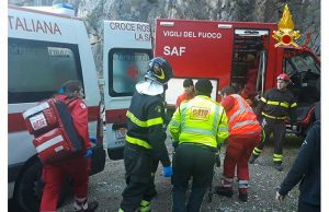Cade per 10 metri alle Grazie, soccorsa dai VVF
