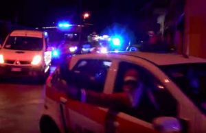 Buon Natale, gli auguri dei nostri soccorritori: corteo 80 ambulanze a Genova | Video
