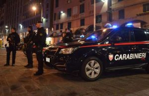 Sottoripa, ordinanza anti alcol. Albanese tenta di corrompere carabinieri: denunciato