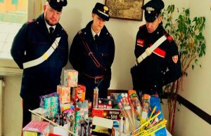 Botti illegali nascosti in auto e messi in vendita: denunciato 29enne di Chiavari