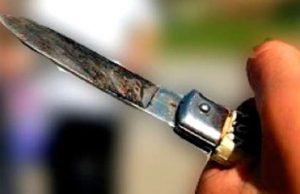 Minorenne accoltellata da 19enne in via San Luca a Genova Certosa, 30enne: mi hanno accoltellato alla schiena. In codice rosso al Villa Scassi