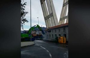 Ponte Morandi, iniziati lavori di demolizione. Bucci e Rixi: Genova avanti tutta | Video